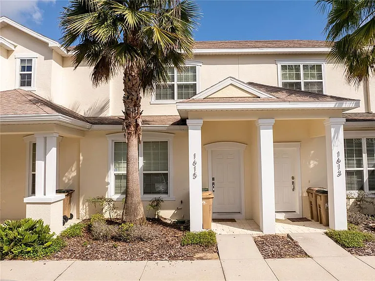 1615 Retreat Cir — Photo 2