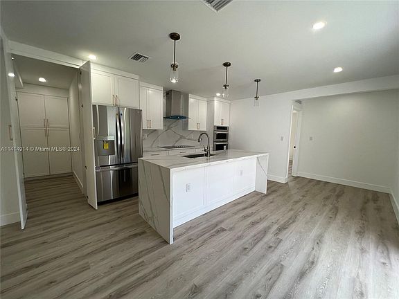 3rd image of 531 Lee Dr