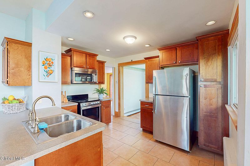 4th image of 14 Bogardus Road