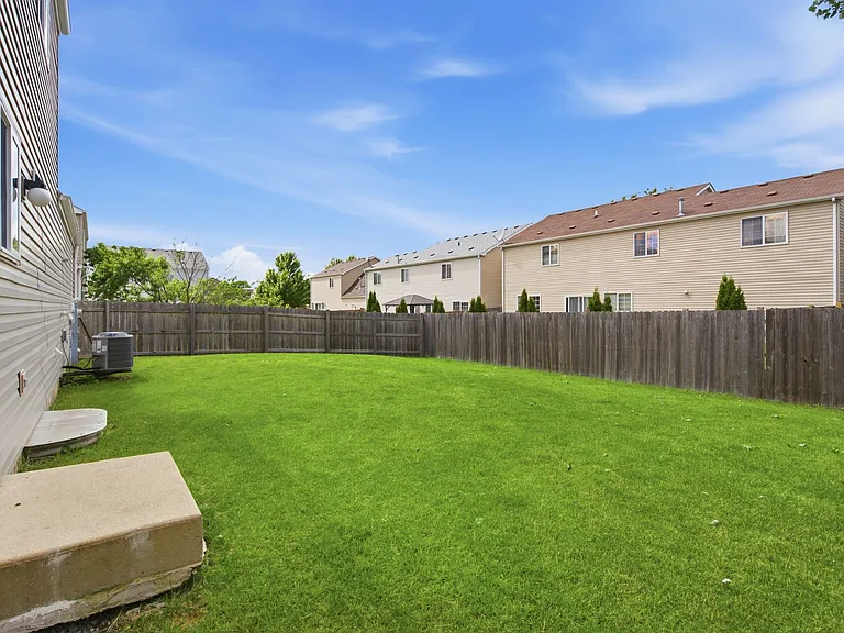 1758 Edith Ln — Photo 23