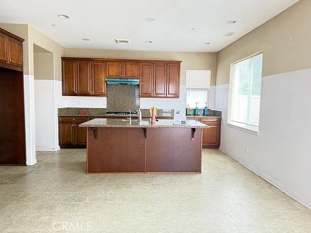 4 bed, 2310 sqft, $3,600 — Photo 3