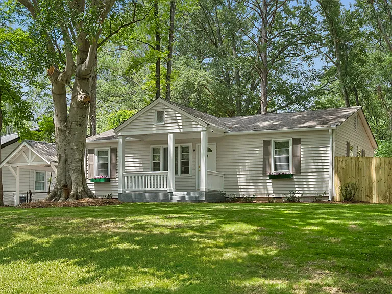 592 Scott Cir — Photo 3