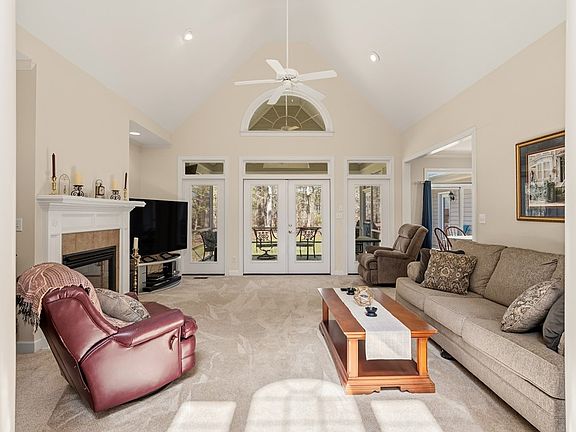 3rd image of 217 Compass Point