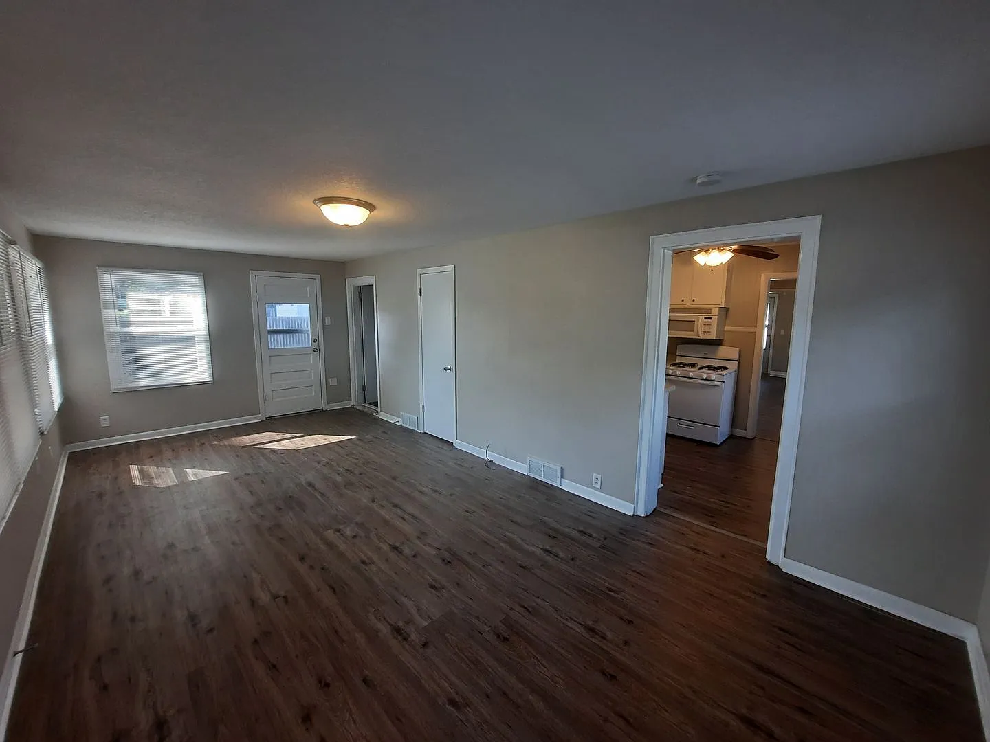 3 bedroom home with covered patio and garage! — Photo 4