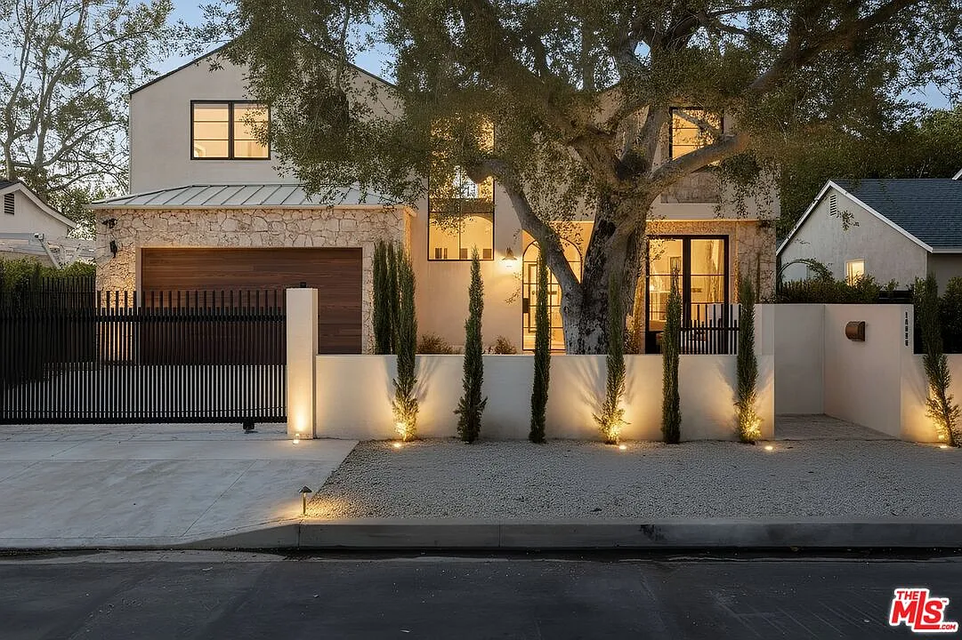 5 bed, 5.5 bath, 3636 sqft, $18,950 — Photo 3