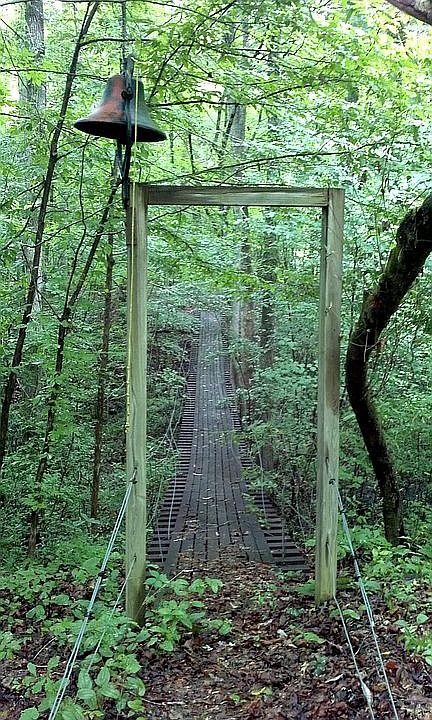 Swinging bridge
