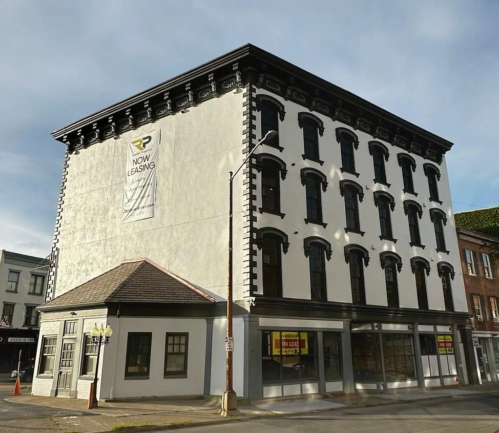 400 River St — Photo 1