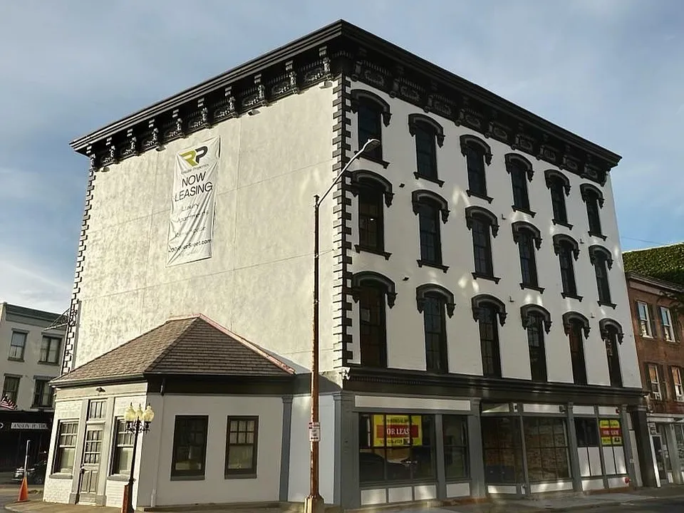 400 River St #2D