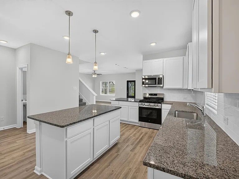1421 Marcella Ln — Photo 2