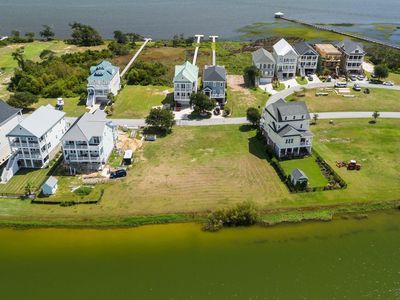 732 Cannonsgate Drive, Newport, NC, 28570
