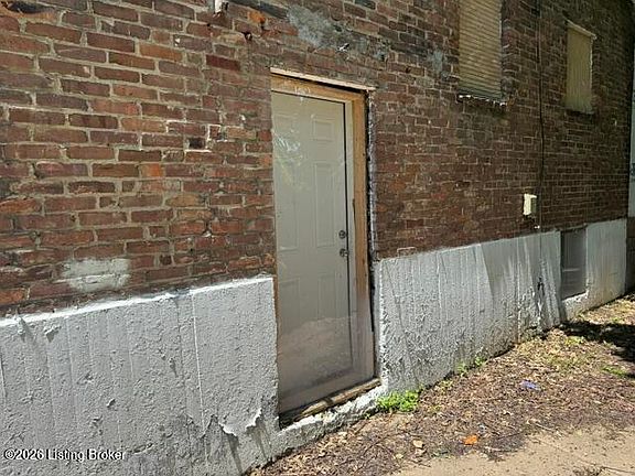 2nd image of 3215 Greenwood Ave
