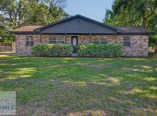 241 Deerwood Dr, Hinesville, GA 31313