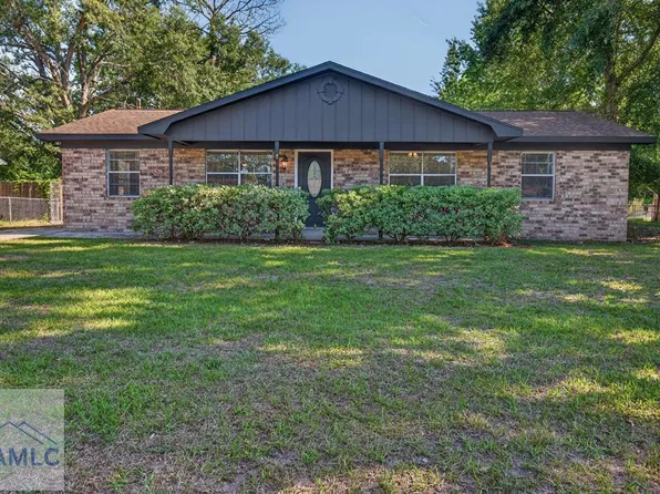 241 Deerwood Dr, Hinesville, GA 31313