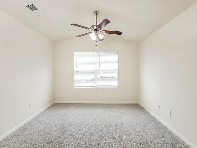 302 Freeman Cir — Photo 9