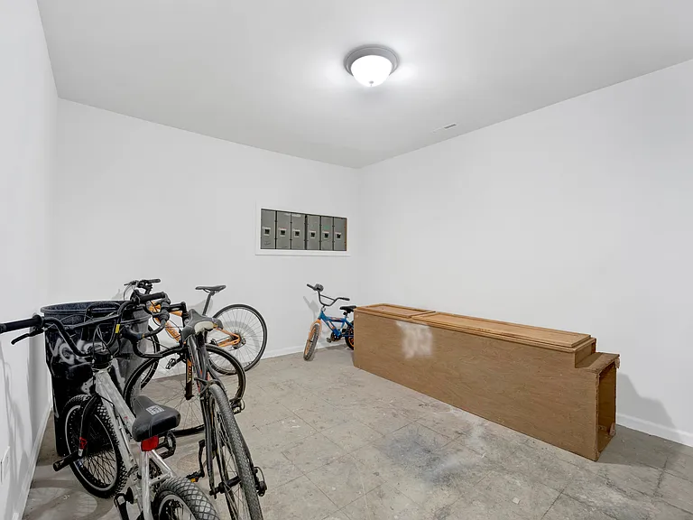 2152 W 21st St #1R — Photo 17