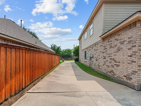 5th image of 1001 Creekhollow Dr