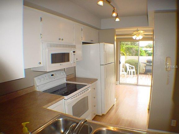 4th image of 7028 W Country Club Dr N
