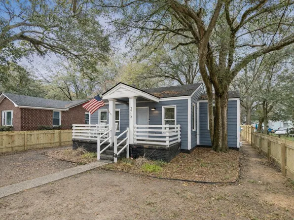 2712 E Surrey Dr, North Charleston, SC 29405