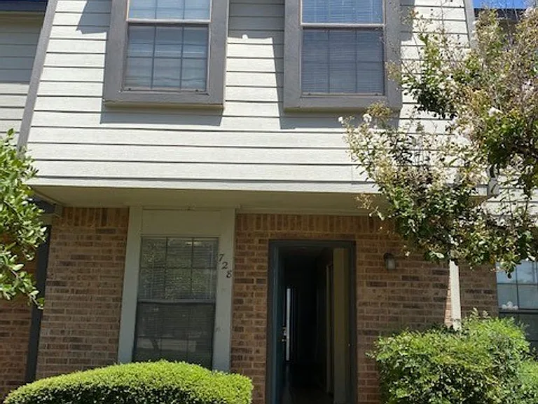 728 W Collins St — Photo 1