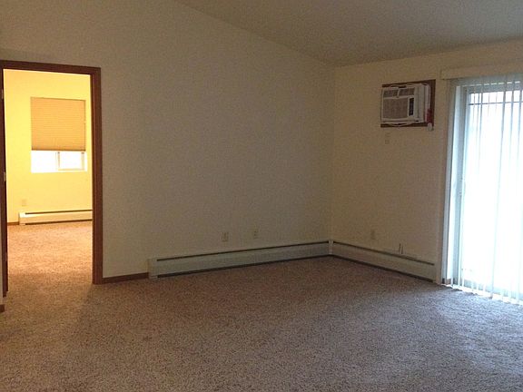 LR beautiful new carpeting!