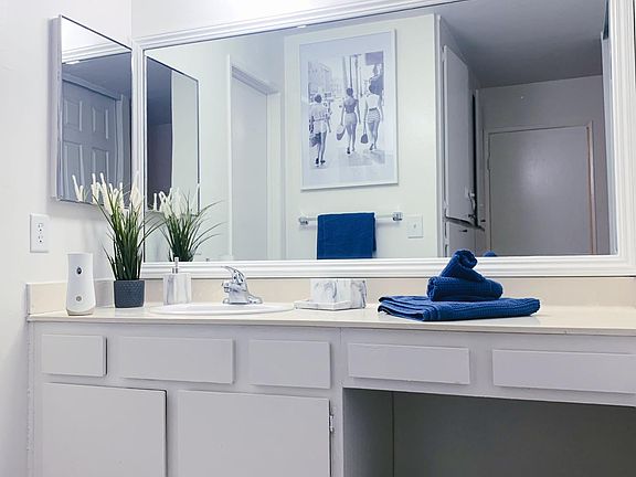 4th image of 1200 N Olive Dr #0