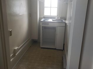 202 College Ave APT 4, Frederick, MD 21701