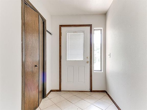 4th image of 909 Schulze Dr