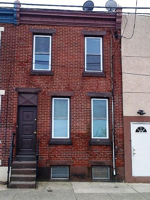 Large house on a main street! — Photo 4