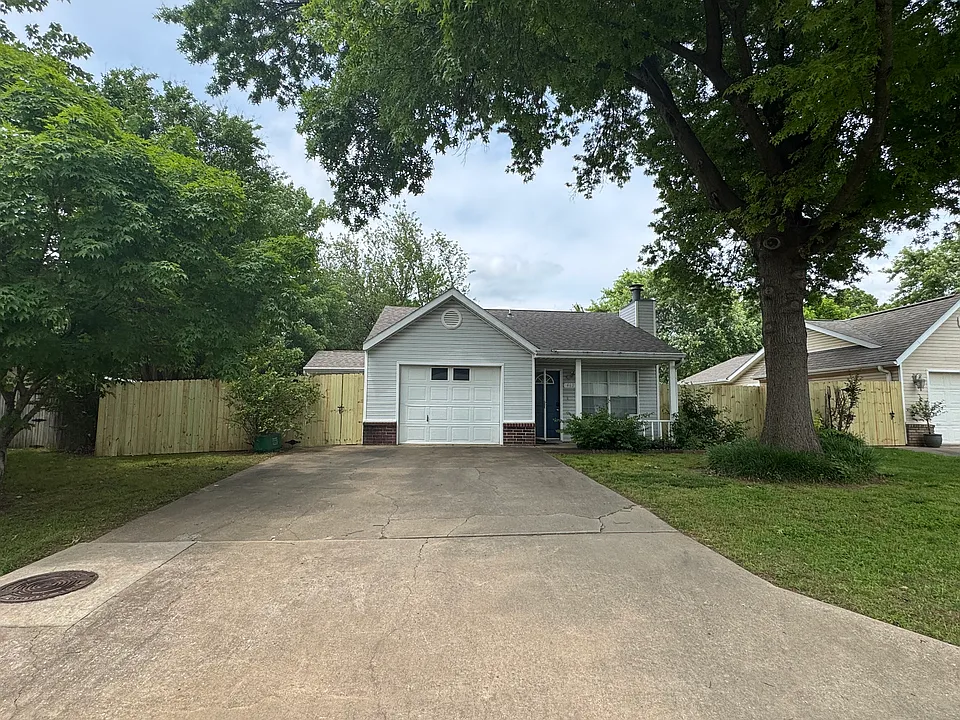462 E Mimosa Ln