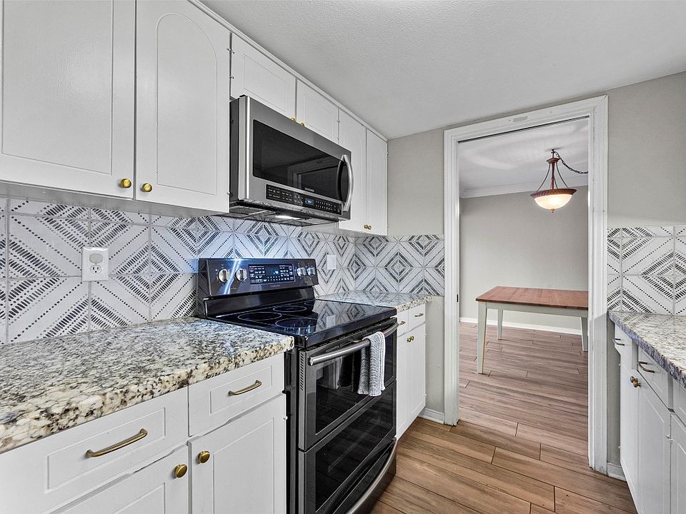 1st image of 552 E Avenue J APT C