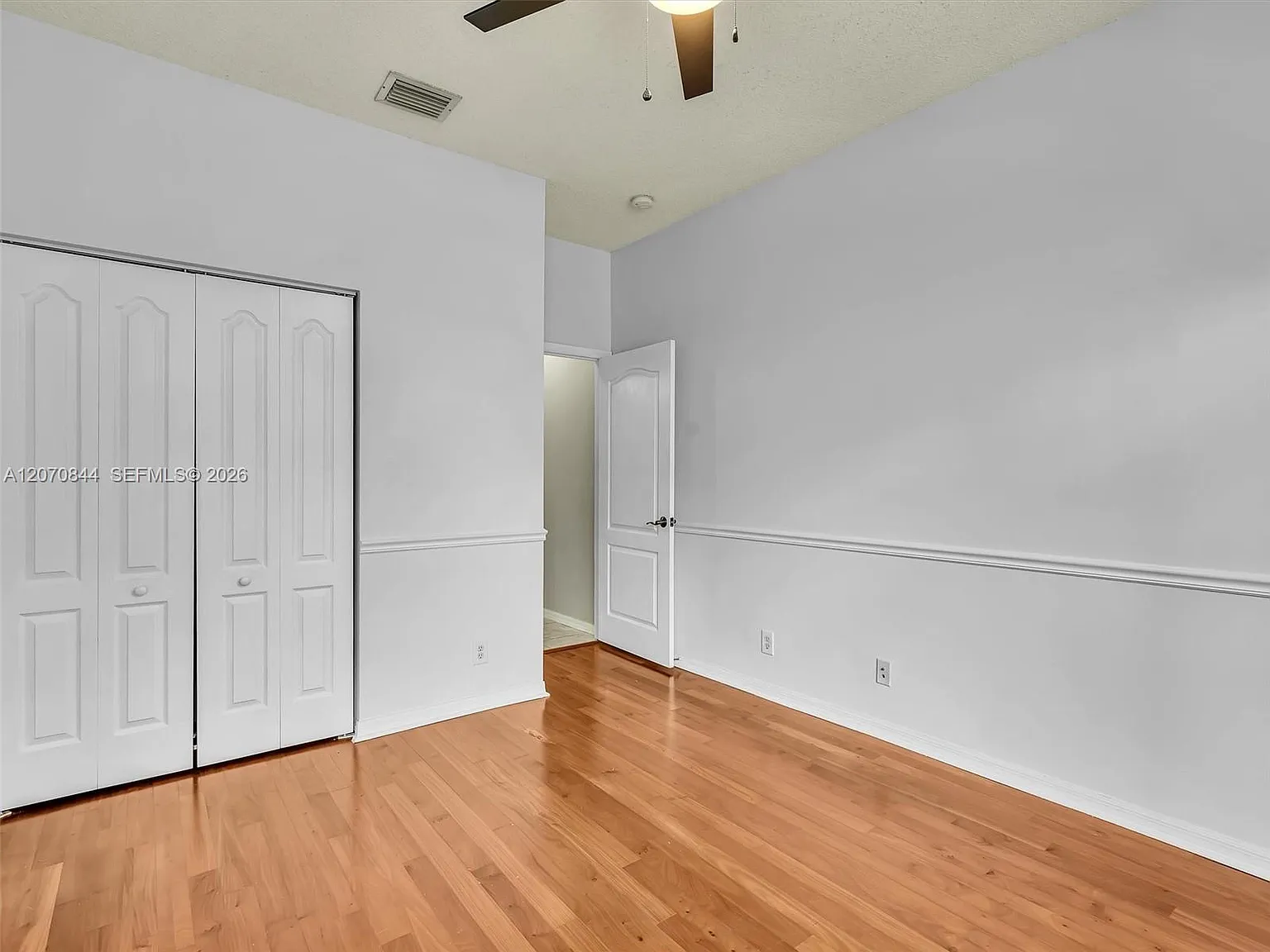 3 bed, 3800 sqft, $3,800 — Photo 2