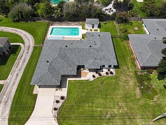 2nd image of 1000 Idlewilde Ln