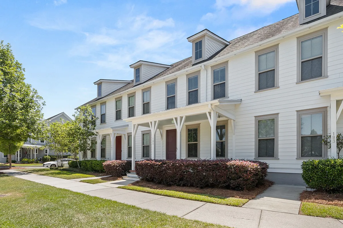 Building Photo - 185 Great Lawn Dr