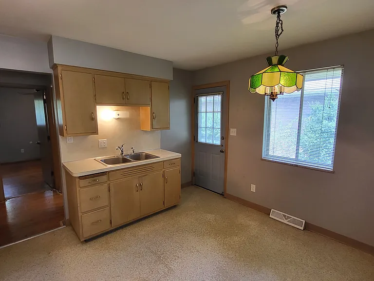 4365 Glenmawr Ave — Photo 10