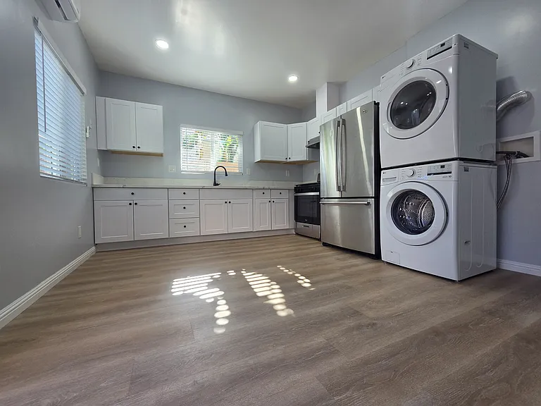 1715 W 64th St #1/4 — Photo 5
