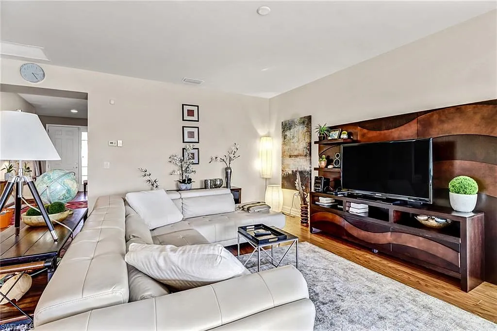 2 bed, 2.0 bath, 2046 sqft, $6,000 — Photo 3