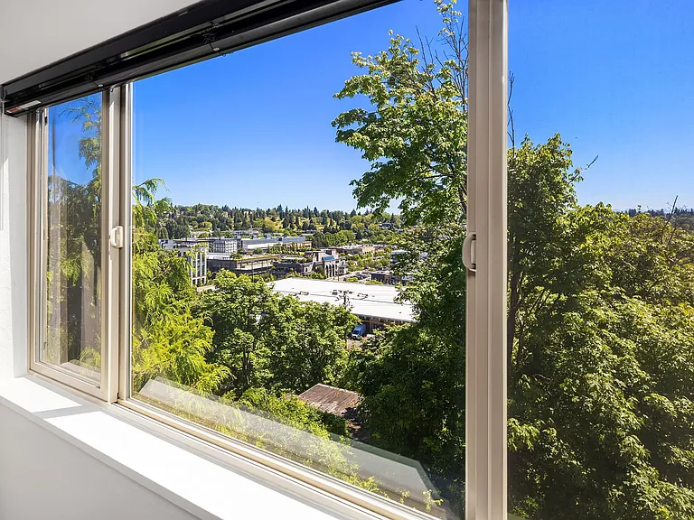 Bayview Apartments — Photo 6