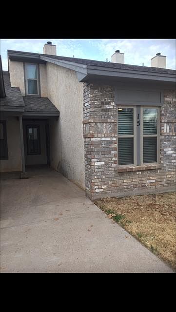 1st image of 15 Crossroads Dr
