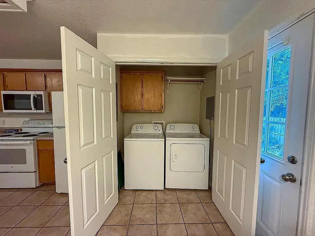 1 bed, 1400 sqft, $600 — Photo 2