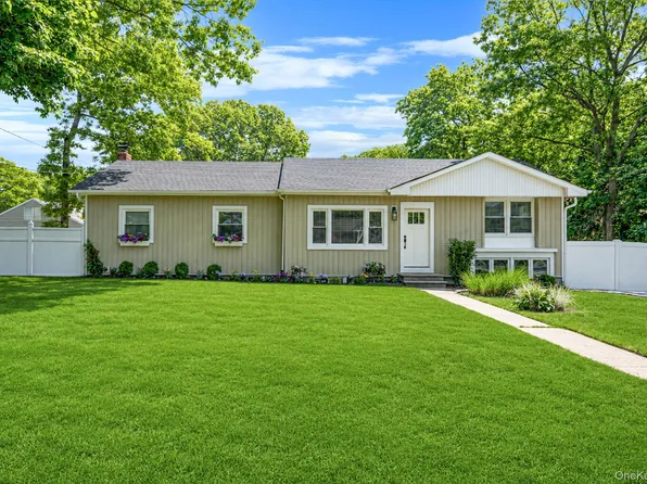 231 Maple Street, Medford, NY 11763