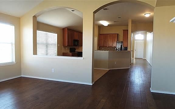 4th image of 3941 Eaglerun Dr
