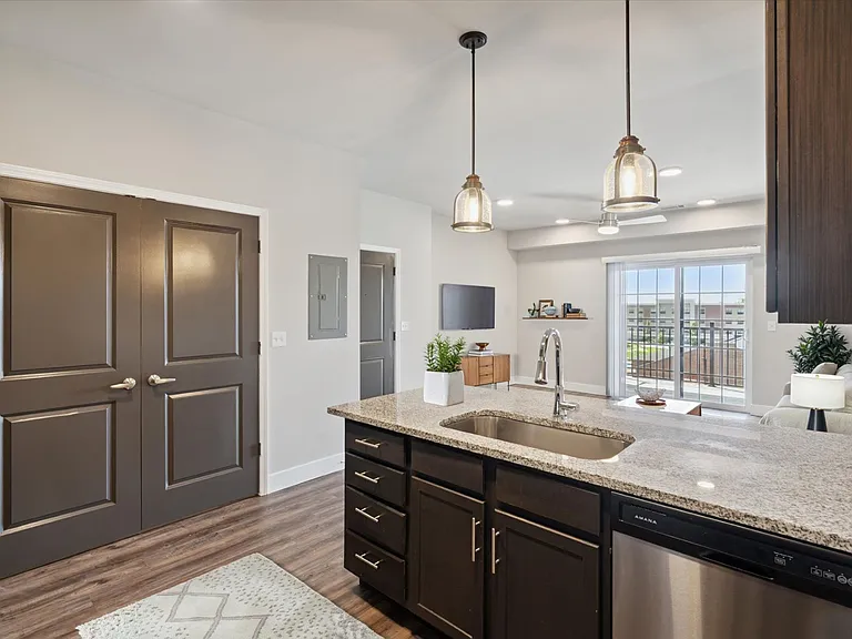 Metro - 1 Bed / 1 Bath - 783 Sq.Ft.