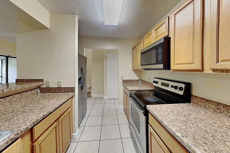 3 bed, 2.5 bath, 1671 sqft, $1,495 — Photo 2