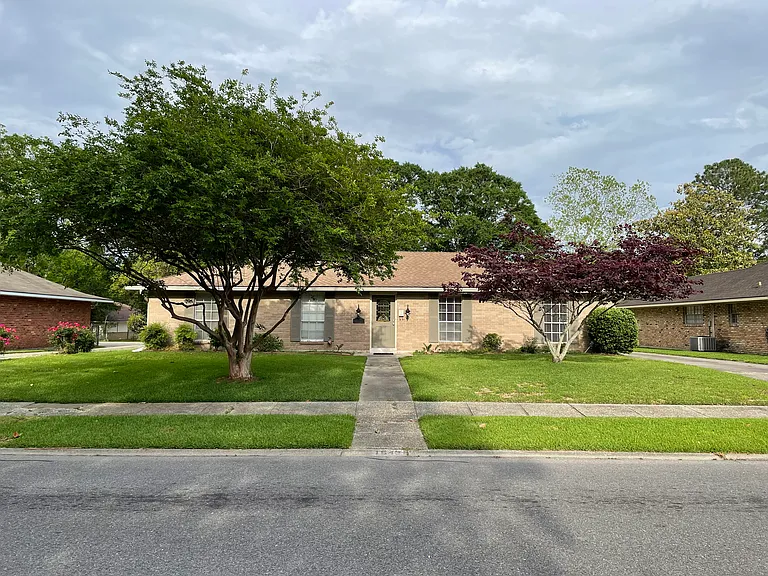 1543 Shawn Dr — Photo 2