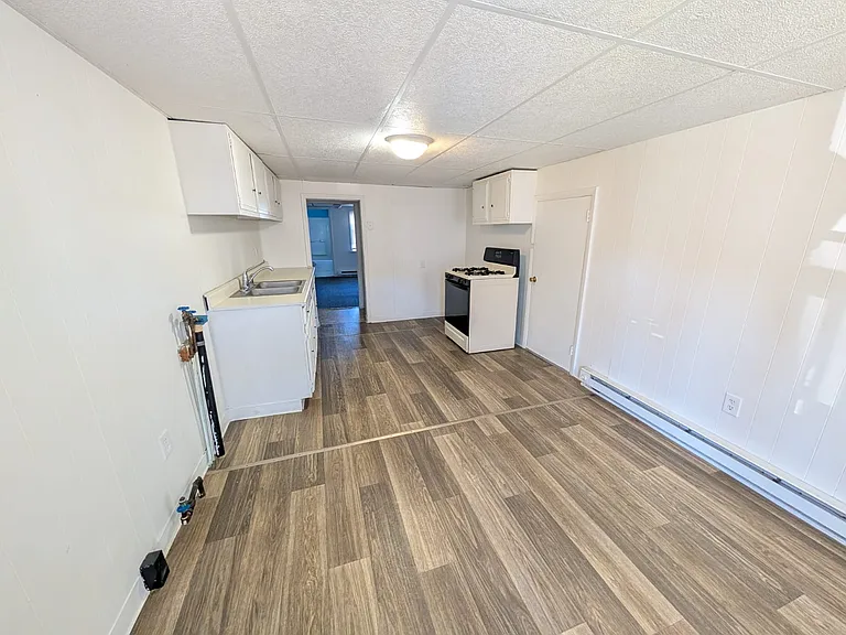 174 E Railroad St #B — Photo 5