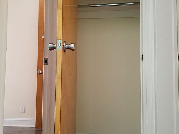 5th image of 400 E 21st St APT 3F