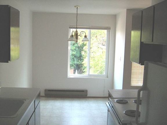 Kitchen/Dining Area