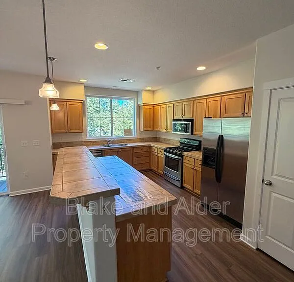 10805 NE Red Wing Way #202 — Photo 7