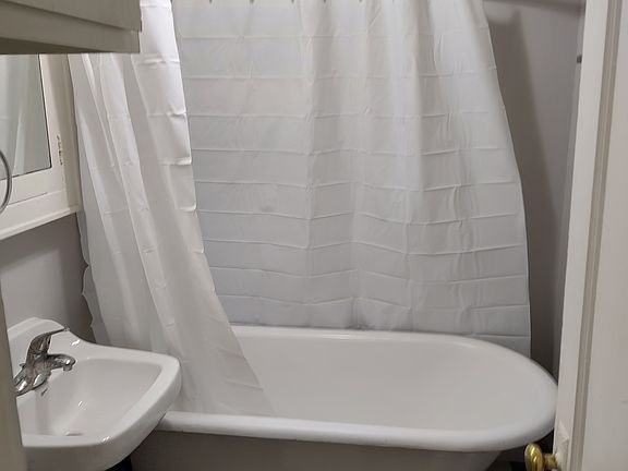3rd image of 2464 Harney St APT 2