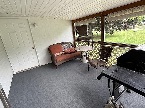 2nd image of 200 Middle Ln